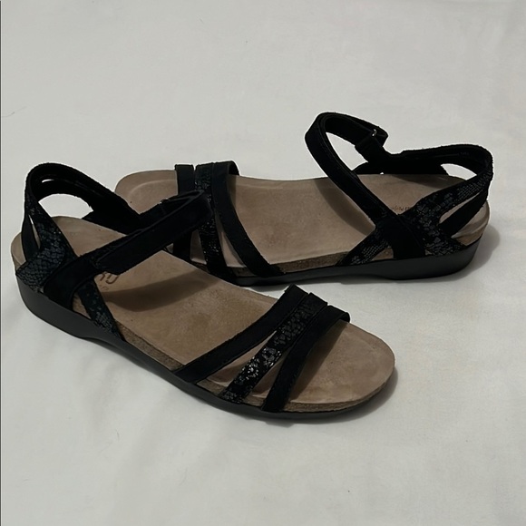 Munro Black/Snake Nubuck Leather “Summer” Sandals - Picture 1 of 5